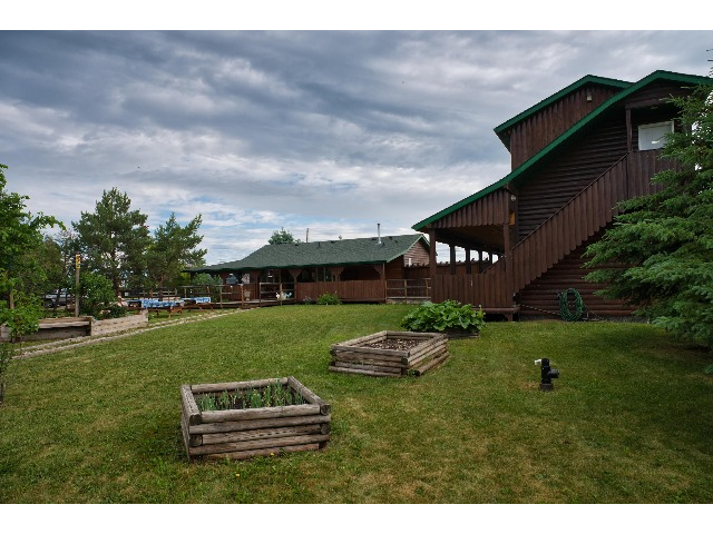 RESTAURANT & SHOWER BUILDING